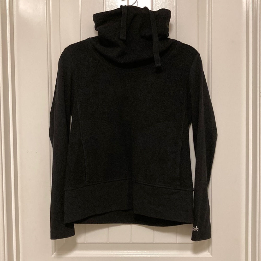 Alo Yoga turtleneck pullover with pockets